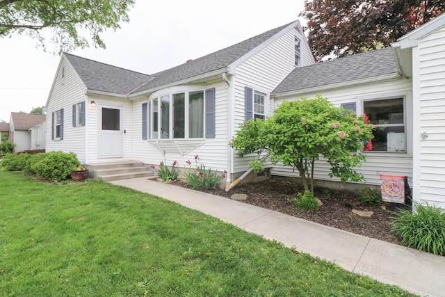 623 Bendle Ave, Shelby, OH 44875 - view of front facade with a front lawn and roof with shingles