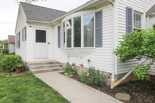 623 Bendle Ave, Shelby, OH 44875 - view of front facade featuring entry steps and roof with shingles