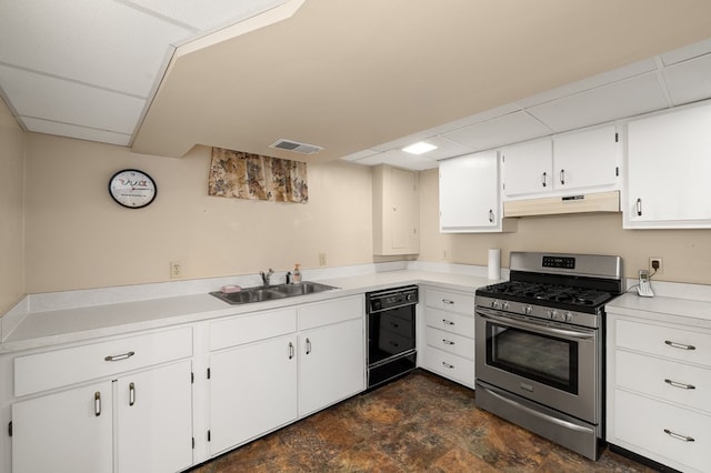 kitchen featuring visible vents, under cabinet range hood, a sink, gas stove, and dishwasher