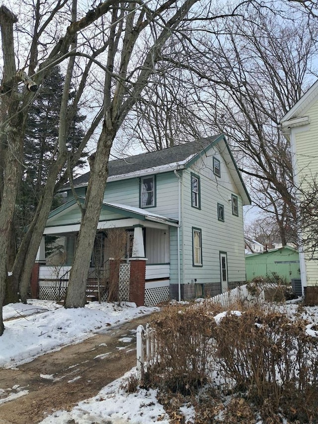 view of front facade featuring a porch