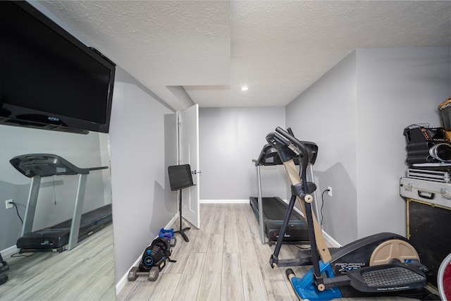 2453 Whitney Ave, Ontario, OH 44906 - exercise area featuring wood finished floors, a textured ceiling, and recessed lighting