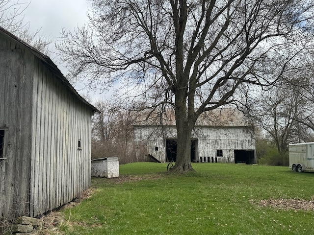 796 US Highway 224, Willard, OH 44890 - view of yard featuring an outbuilding and a barn