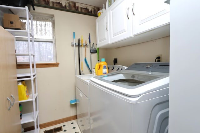 washroom featuring cabinets and washing machine and clothes dryer