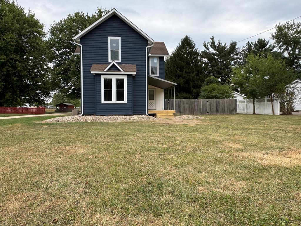 exterior space featuring a front lawn