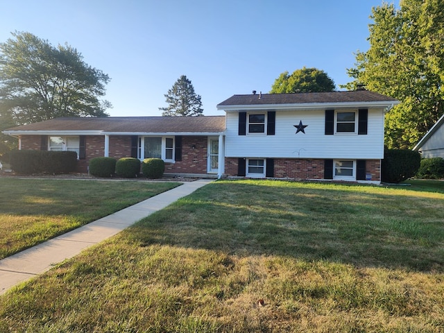 tri-level home featuring a front yard