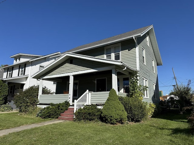 view of front facade featuring a porch and a front yard