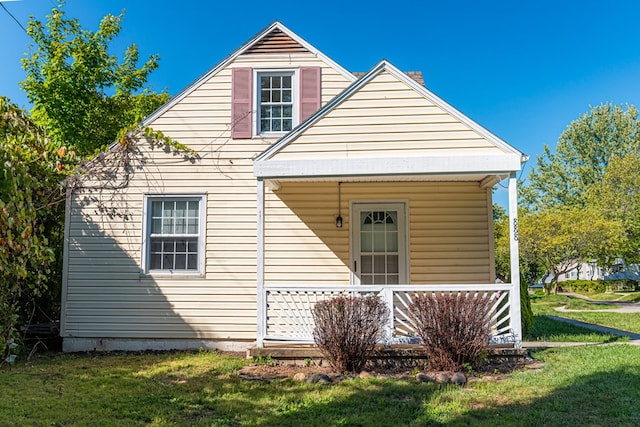 view of front of property with a front lawn and a porch