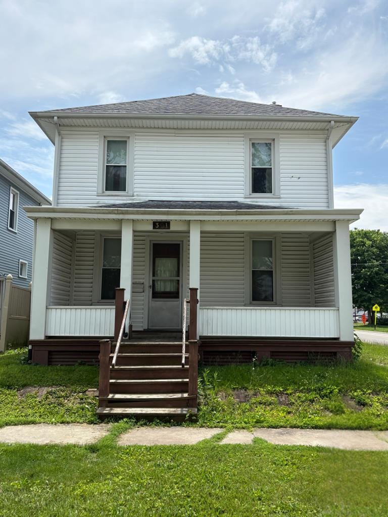 301 E Charles St, Bucyrus, OH 44820 - traditional style home with a porch