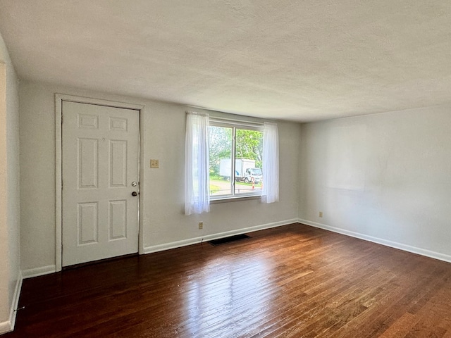 184 Mason St, Mansfield, OH 44902 - entrance foyer with dark wood-style flooring and a textured ceiling
