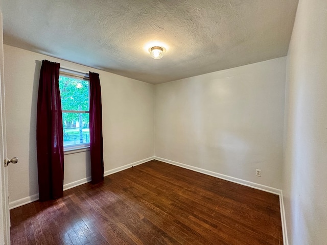 184 Mason St, Mansfield, OH 44902 - spare room with dark wood-style floors and a textured ceiling