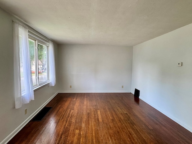 184 Mason St, Mansfield, OH 44902 - empty room with dark wood-style floors and a textured ceiling
