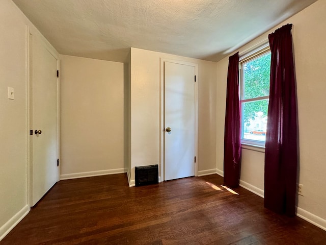 184 Mason St, Mansfield, OH 44902 - unfurnished bedroom with wood finished floors and baseboards