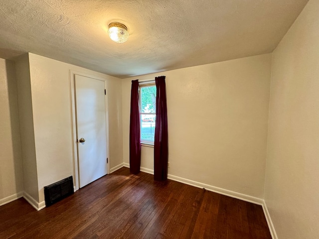 184 Mason St, Mansfield, OH 44902 - spare room with dark wood finished floors and a textured ceiling