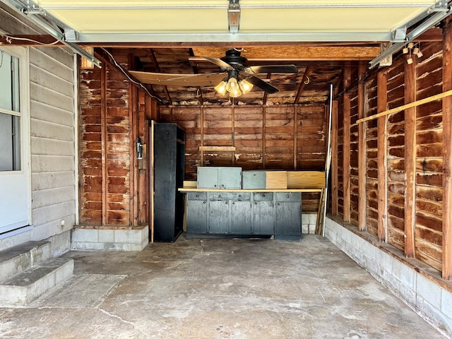184 Mason St, Mansfield, OH 44902 - garage with a ceiling fan