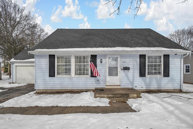 view of front facade featuring a garage