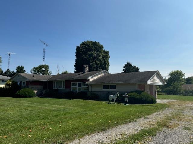 view of front of property with a front yard