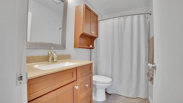 828 Longmeadow Ln, Findlay, OH 45840 - bathroom with vanity, toilet, and a shower with shower curtain