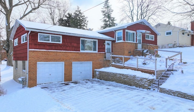 view of front of property featuring a garage