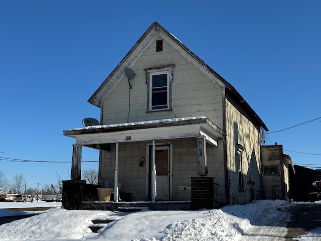 view of front facade with a porch