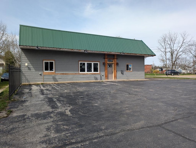 115 N Main St, Mount Gilead, OH 43338 - view of building exterior with uncovered parking