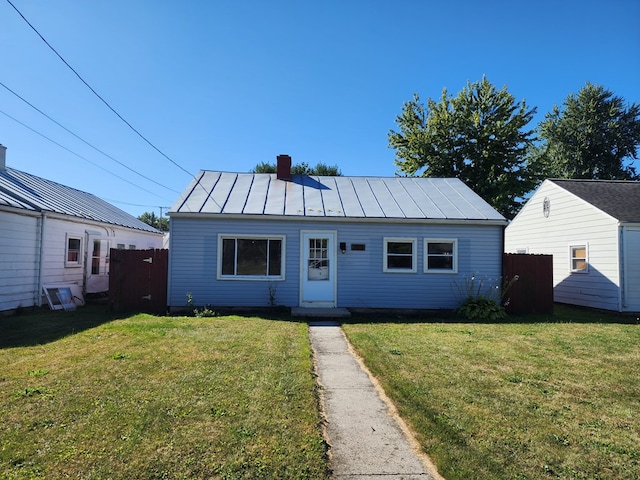 view of front of house featuring a front yard