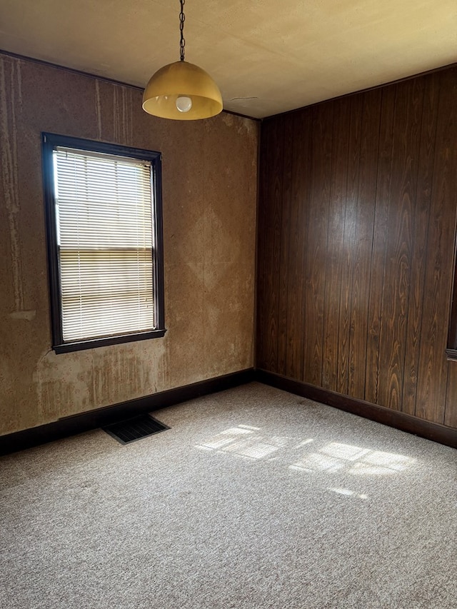 spare room with visible vents and carpet flooring