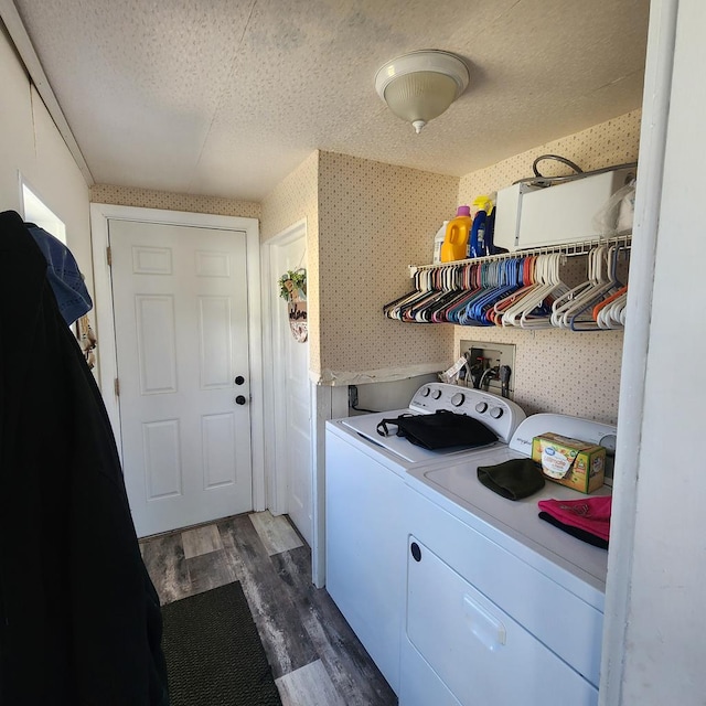 washroom featuring washer and clothes dryer, a textured ceiling, and wallpapered walls