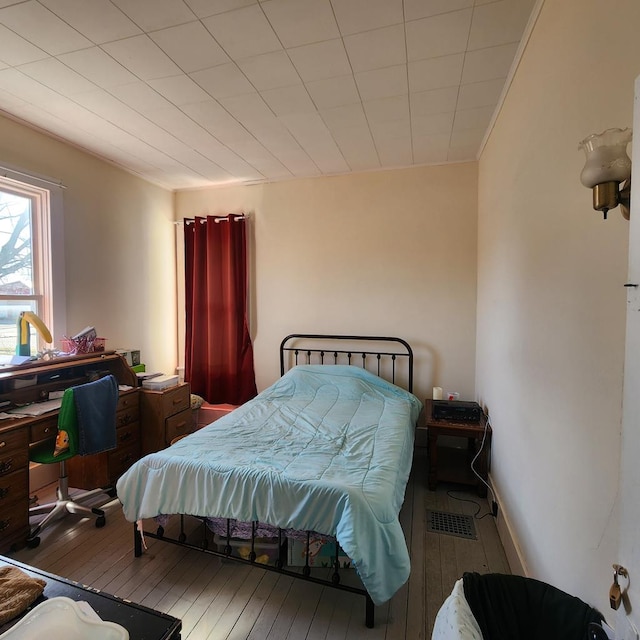 bedroom featuring baseboards and hardwood / wood-style floors