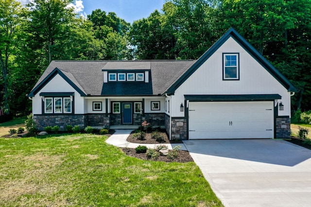 view of front of house featuring a front yard