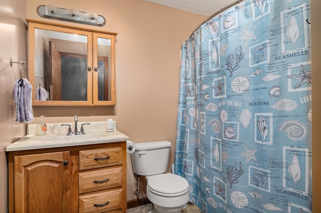 bathroom with a shower with curtain, vanity, and toilet