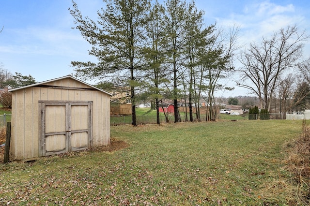 view of yard featuring a storage shed