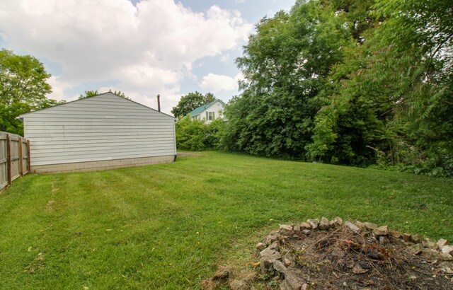 821 Charles St, Galion, OH 44833 - view of yard
