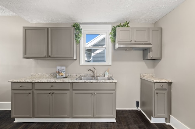 459 Glessner Ave, Mansfield, OH 44903 - kitchen featuring gray cabinets, a sink, a textured ceiling, dark wood-style flooring, and baseboards