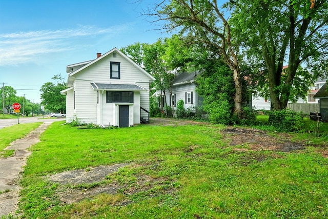 411 Grace St, Mansfield, OH 44902 - rear view of property featuring a lawn