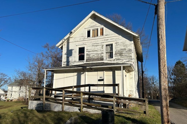 view of front property