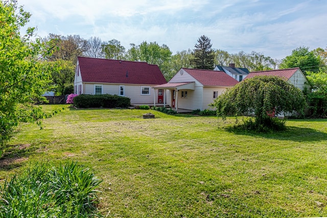 back of house featuring a yard