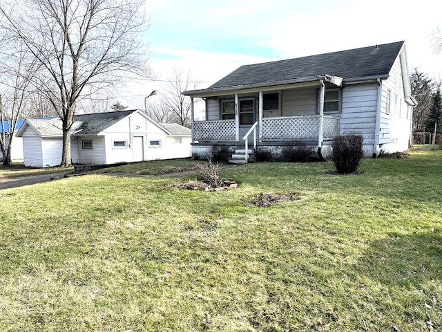 view of front facade featuring a porch and a front yard