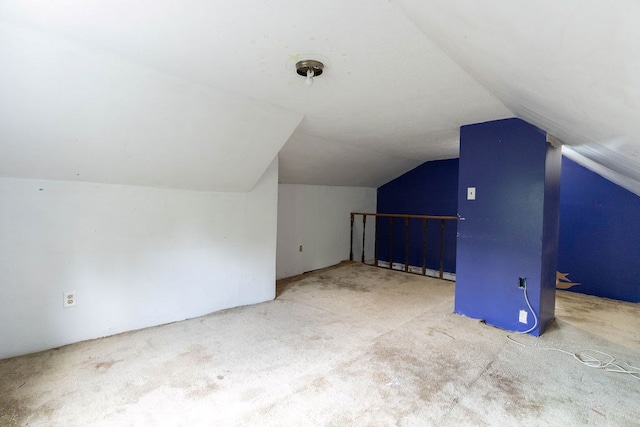 942 Lenox Ave, Mansfield, OH 44906 - additional living space featuring vaulted ceiling and carpet
