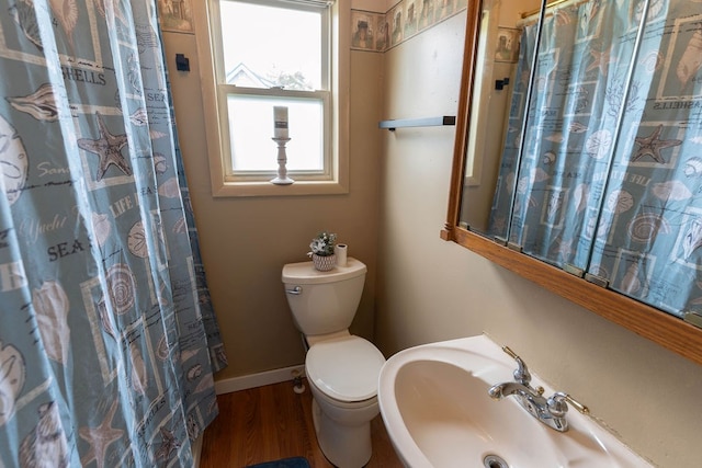 942 Lenox Ave, Mansfield, OH 44906 - full bathroom with toilet and wood finished floors