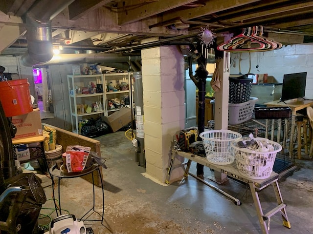 444 W 6th St, Mansfield, OH 44903 - unfinished basement featuring gas water heater