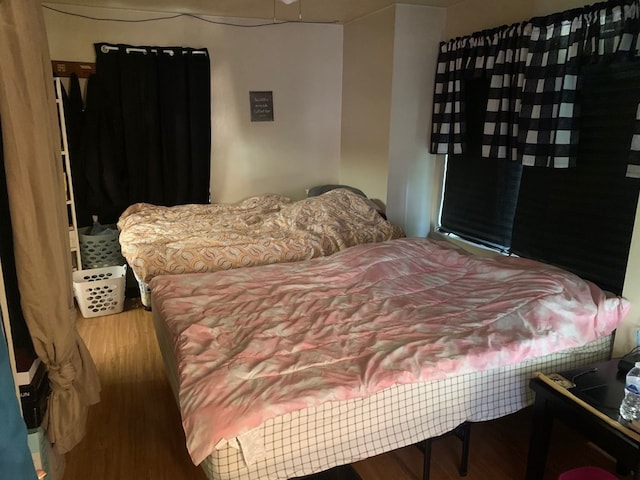 444 W 6th St, Mansfield, OH 44903 - bedroom featuring wood finished floors
