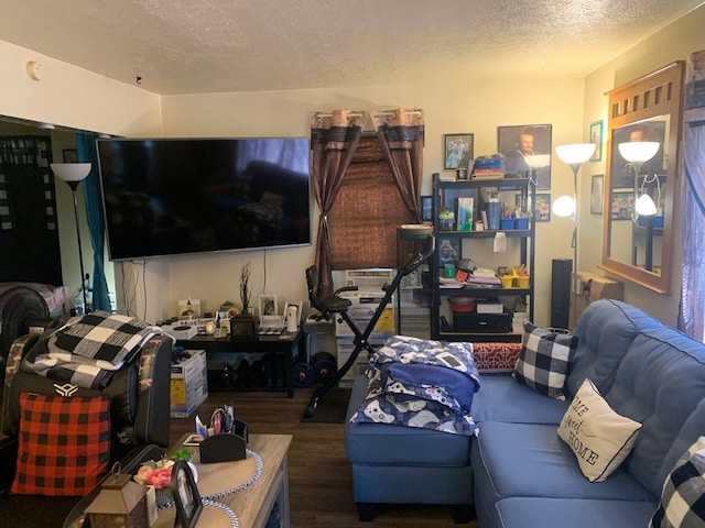 444 W 6th St, Mansfield, OH 44903 - living area featuring a textured ceiling and wood finished floors