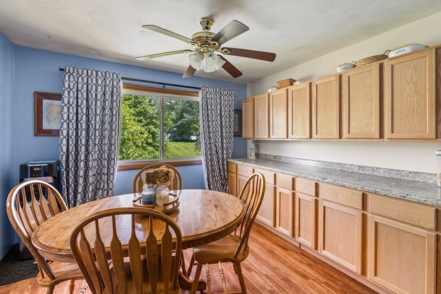 1116 Ramsey Dr, Mansfield, OH 44905 - dining area featuring light wood-style flooring and a ceiling fan