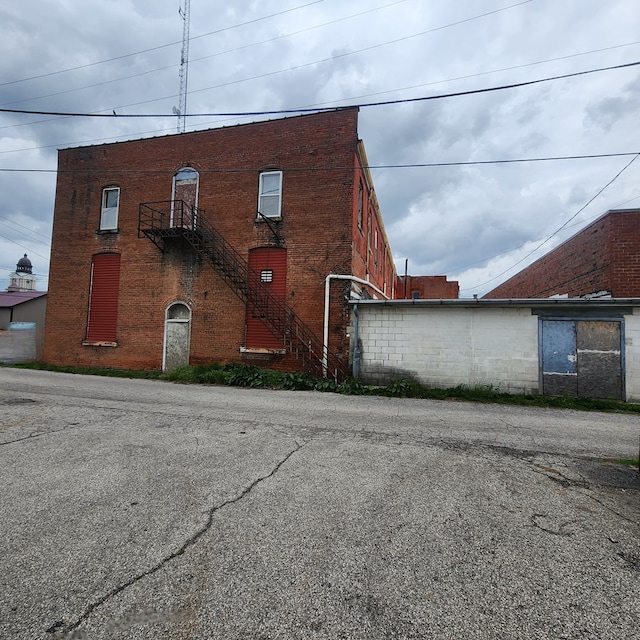 233 E Mansfield St, Bucyrus, OH 44820 - view of property