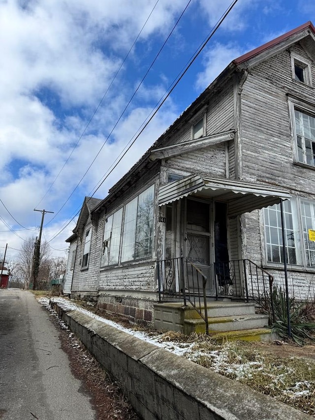 view of front of house