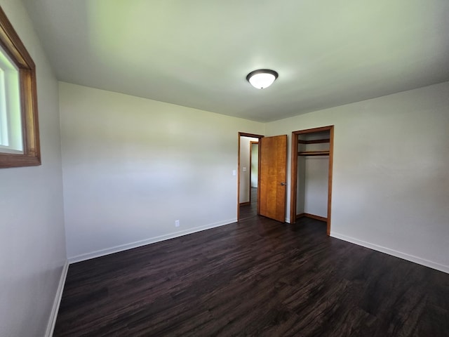 423 Beechwood Dr, Galion, OH 44833 - unfurnished bedroom with baseboards, dark wood-type flooring, and a closet