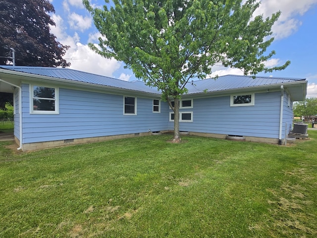 423 Beechwood Dr, Galion, OH 44833 - rear view of property featuring a yard, metal roof, crawl space, and central AC