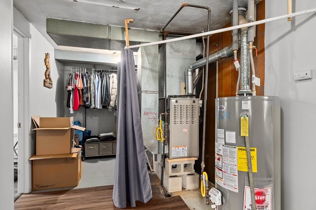 524.526 Rudy Rd, Mansfield, OH 44903 - utility room with gas water heater