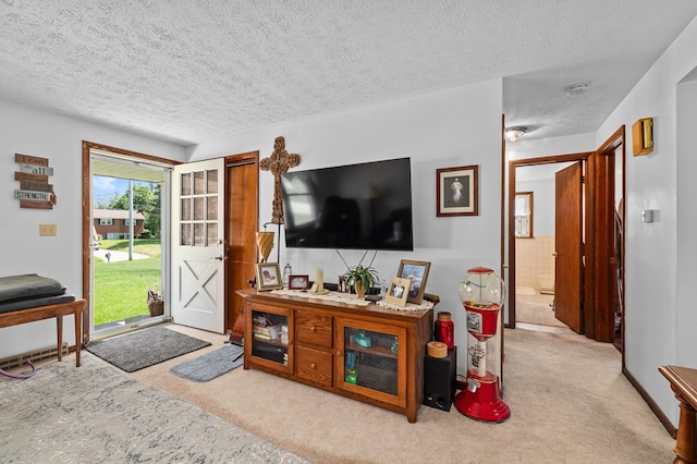 524.526 Rudy Rd, Mansfield, OH 44903 - living area with carpet floors and a textured ceiling
