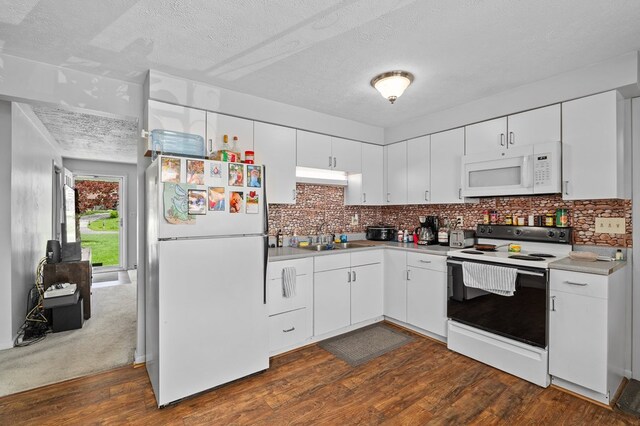 524.526 Rudy Rd, Mansfield, OH 44903 - kitchen featuring white appliances, a sink, dark wood-style flooring, a textured ceiling, and light countertops